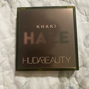 Huda Beauty Khaki Haze